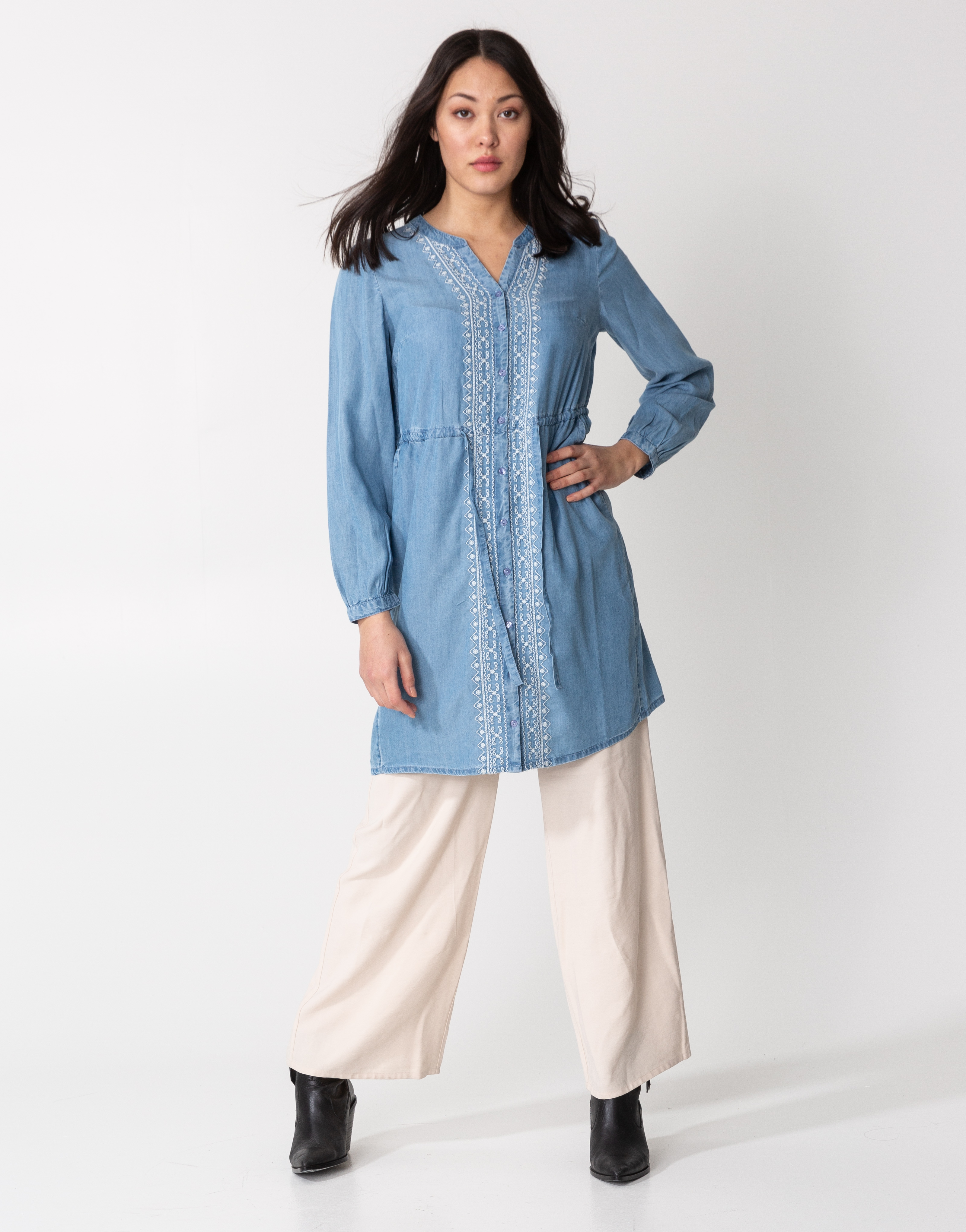 Light blue embroided tunic Image 0