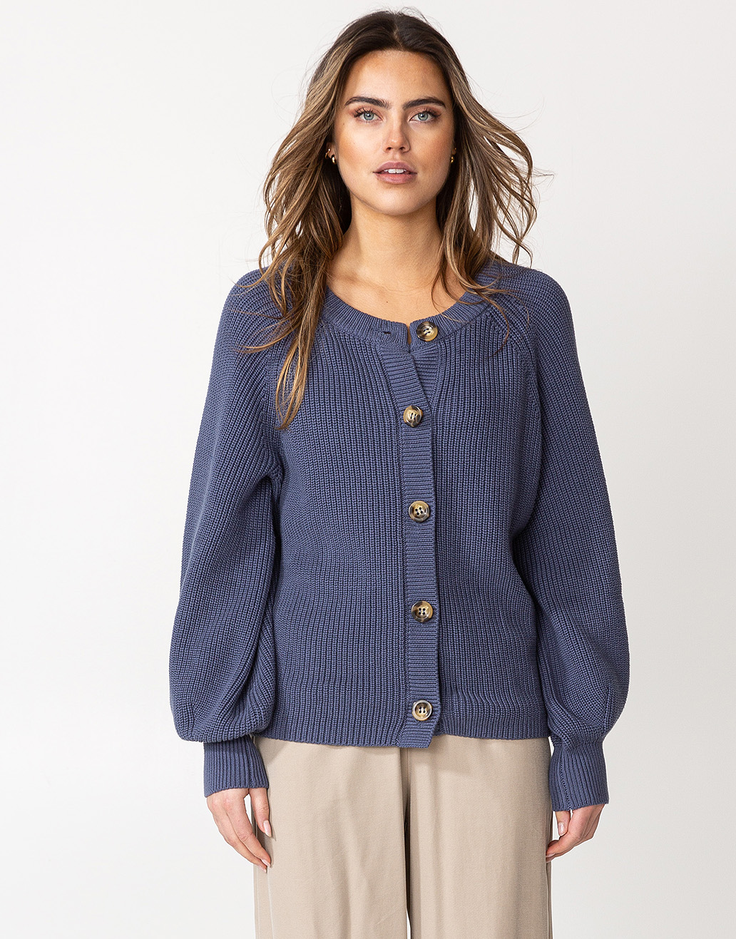 Knitted buttoned cardigan Image 0