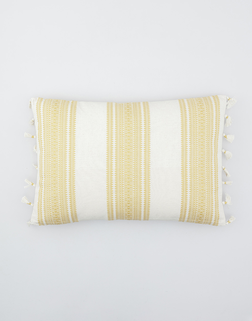 Woven tassel cotton cushion Image 0