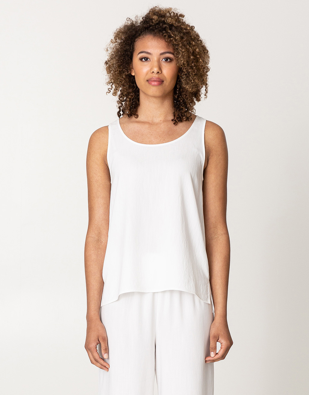 Sleeveless solid top Image 0