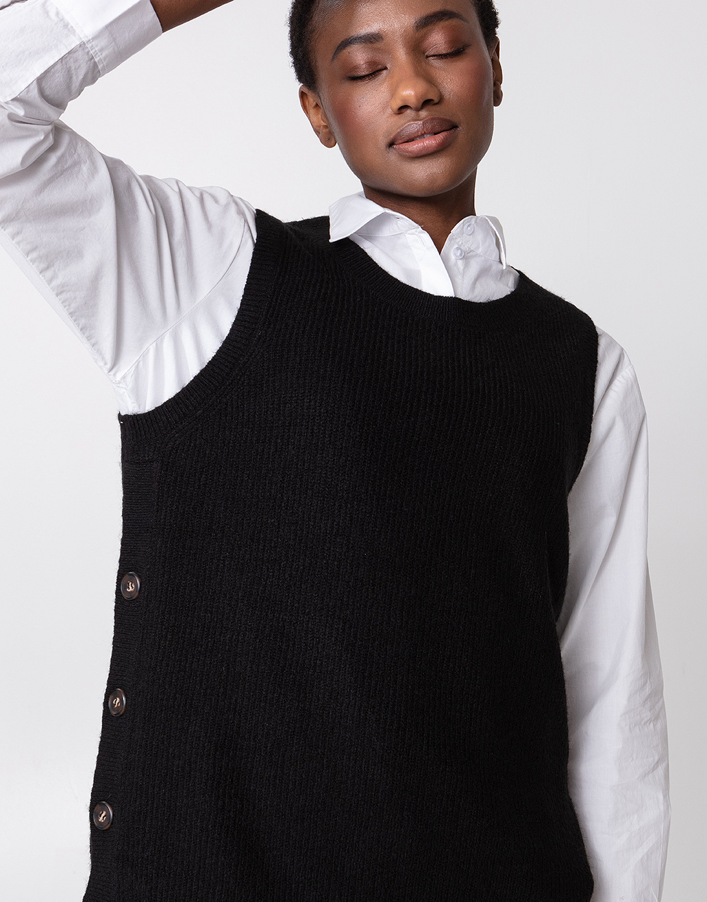 Knitted vest with buttons Image 0
