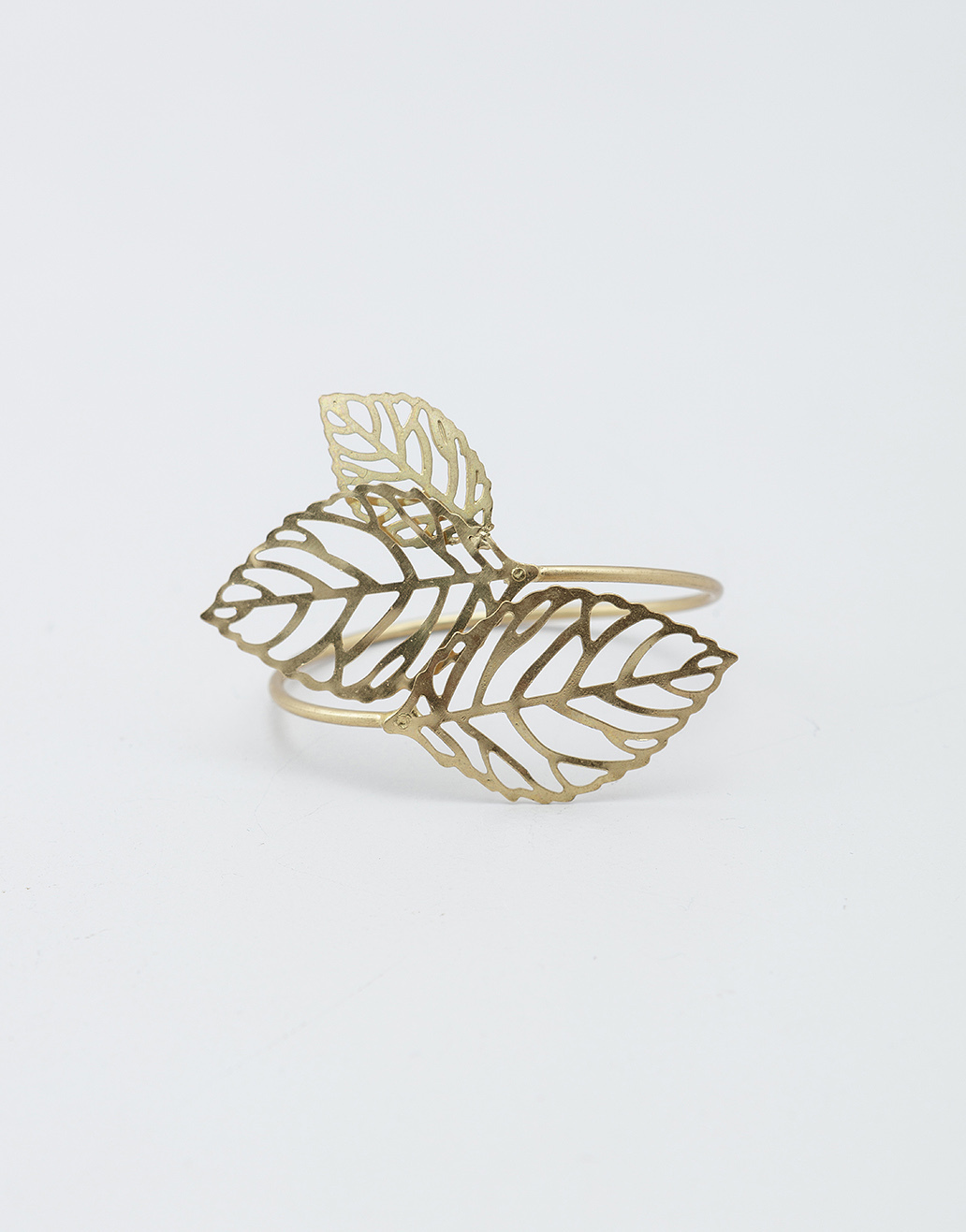 Napkin ring with leaf details Image 0