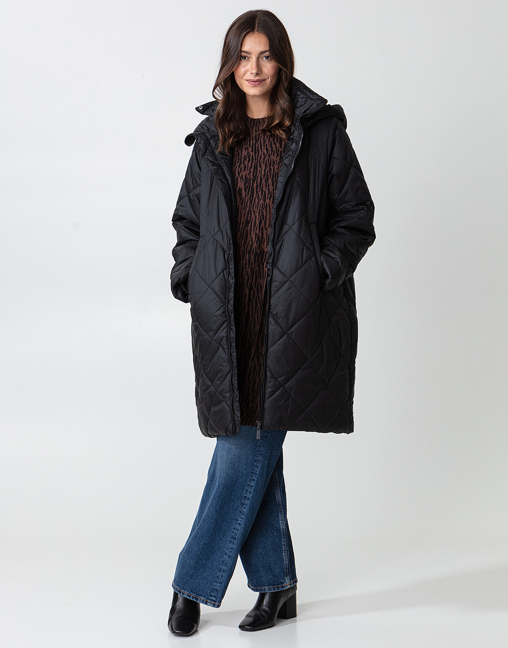 Solid hooded puffer jacket Image 0