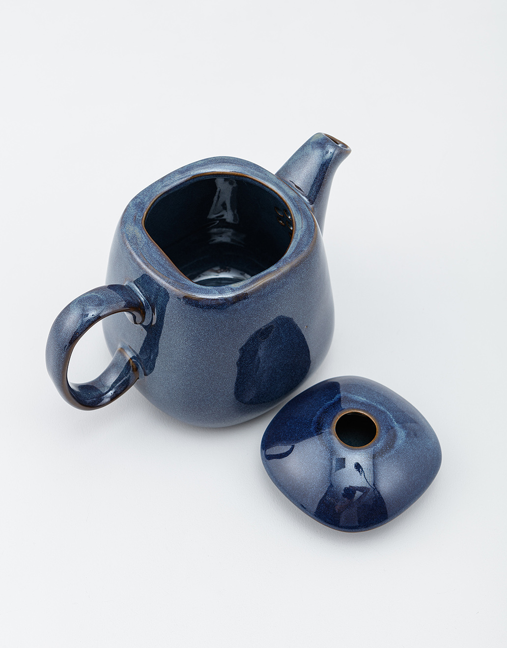Stoneware teapot thumbnail 2