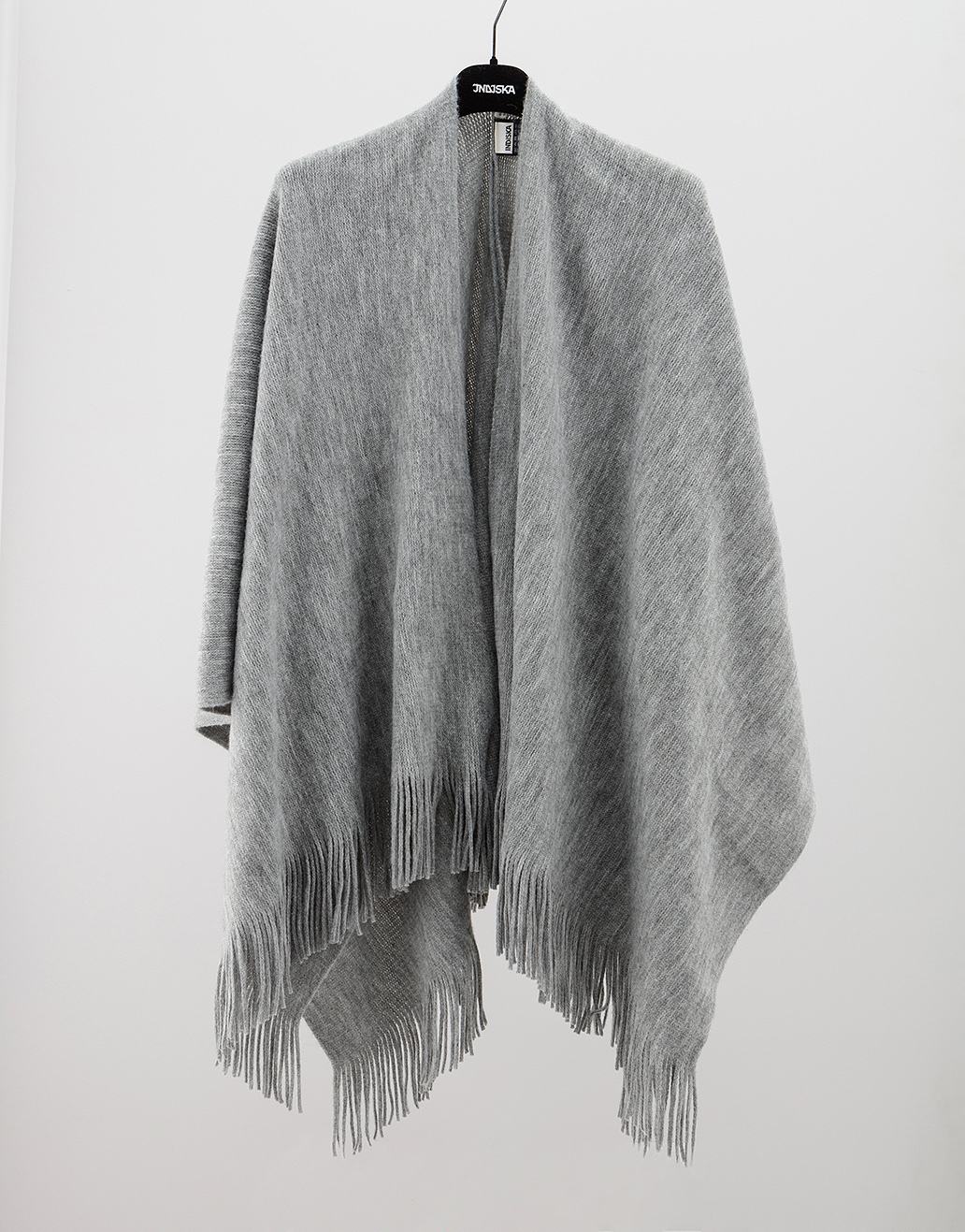 Solid poncho with fringes thumbnail 1