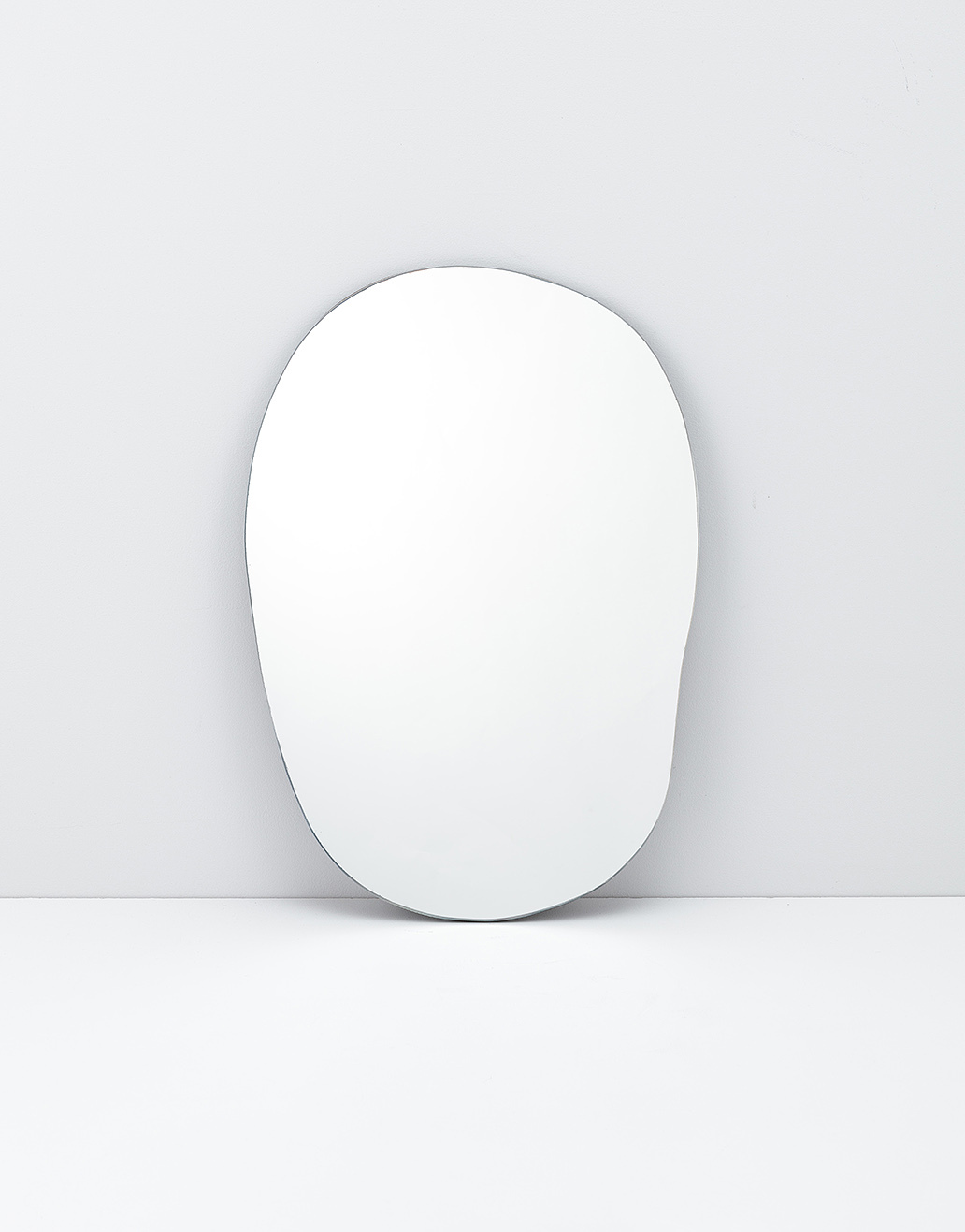 Small curvy mirror Image 0