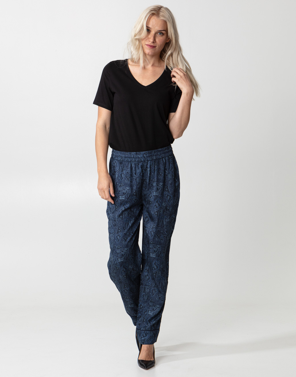 Paisley patterned trousers Image 0