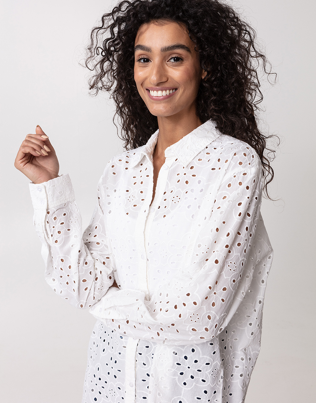 Shirt with broderie anglaise thumbnail 4