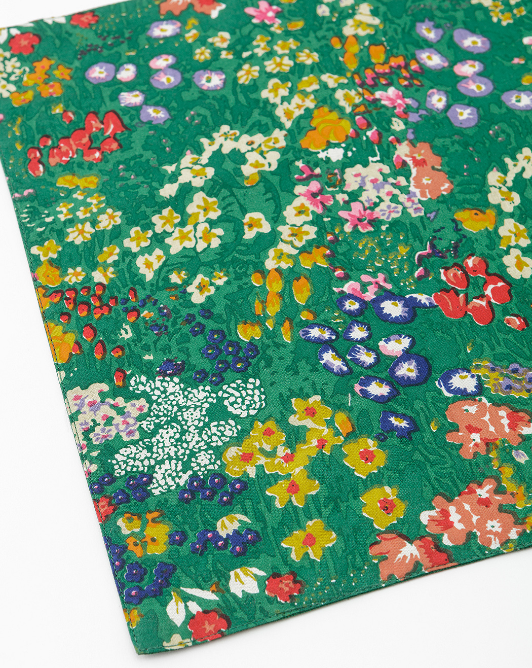 Floral patterned placemat thumbnail 1