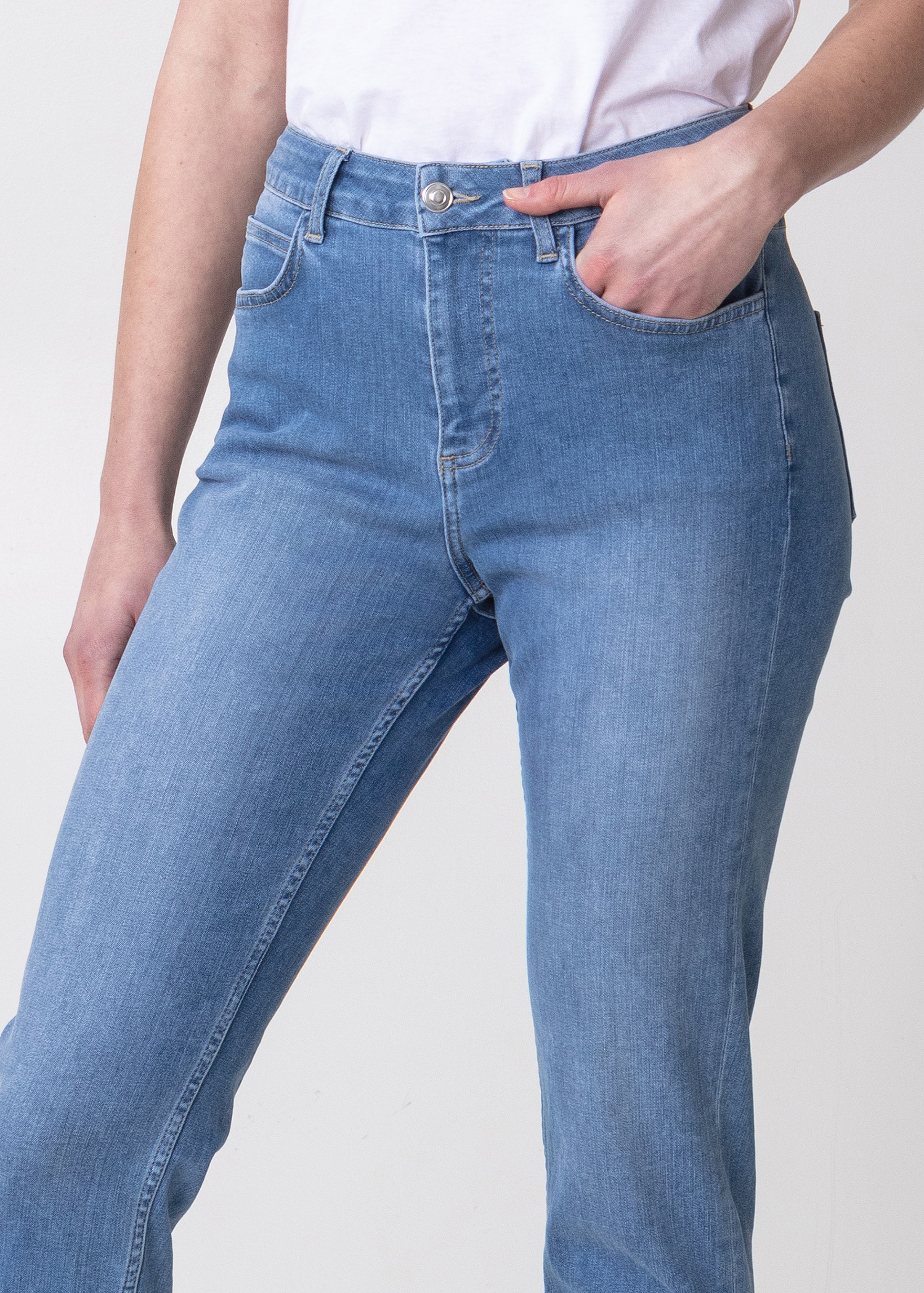 Jeans med smal passform thumbnail 8