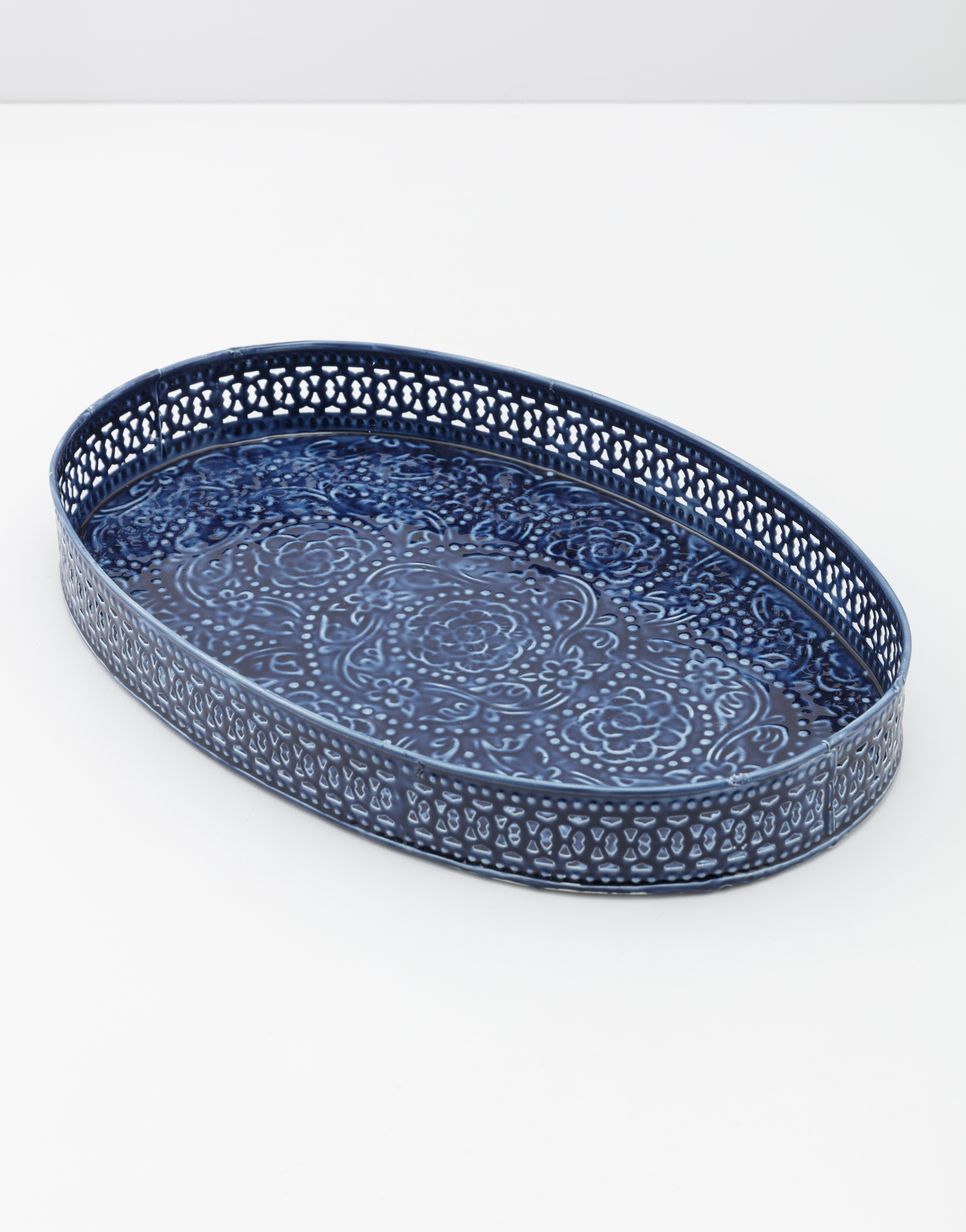 Oval enamelled tray Image 0