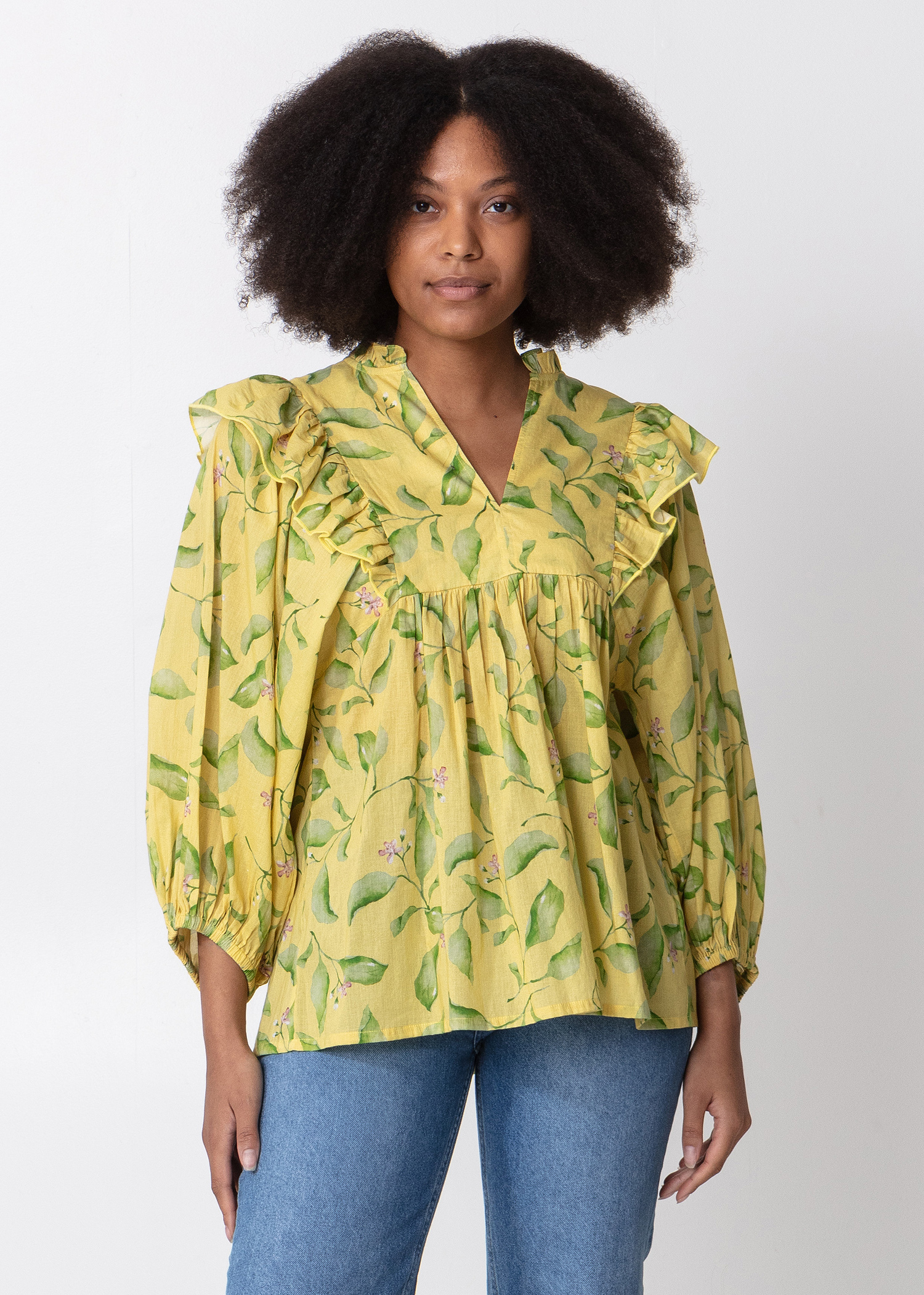 Patterned blouse with ruffles Image 0