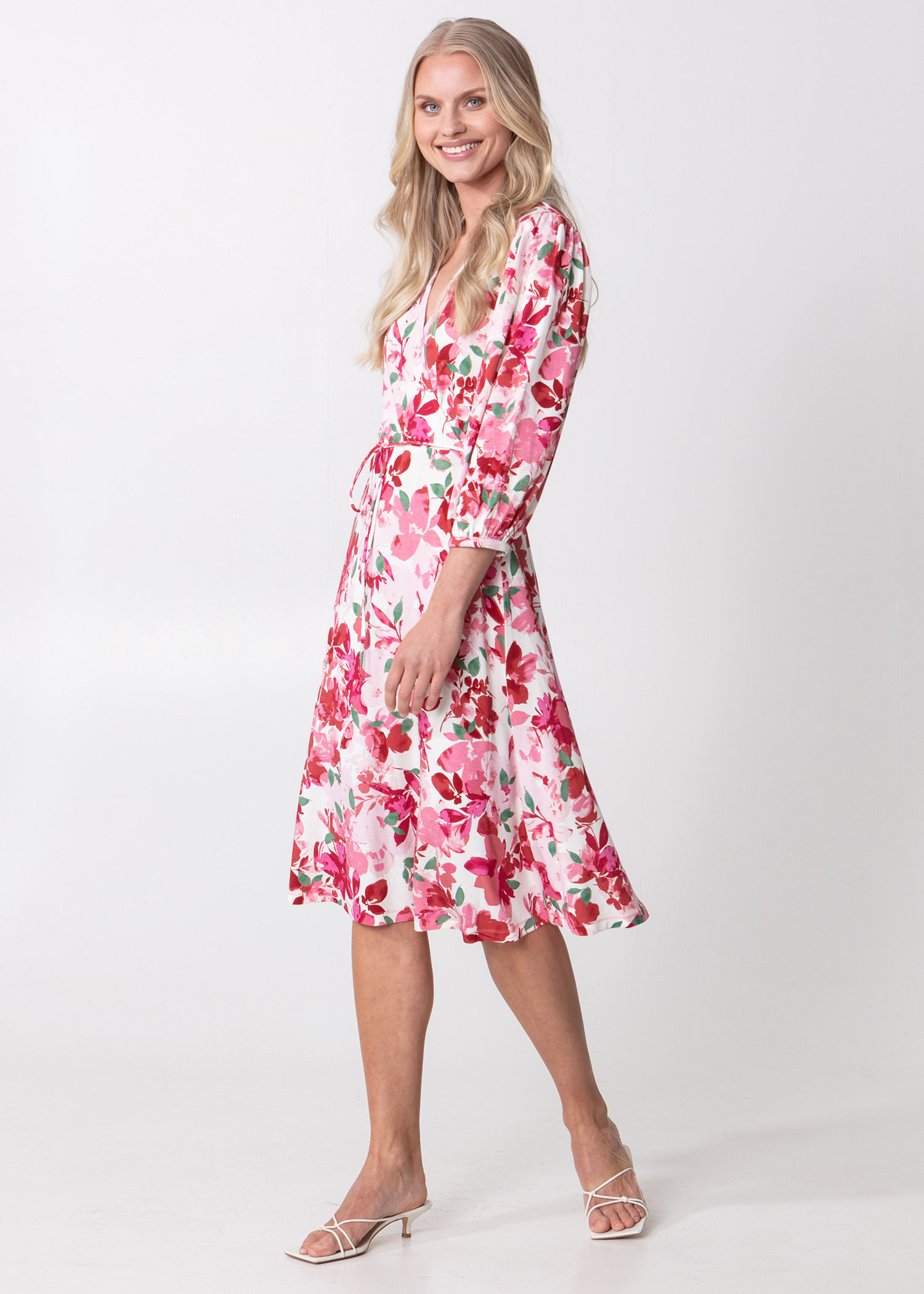 Blommig klänning med puffärm Image 0