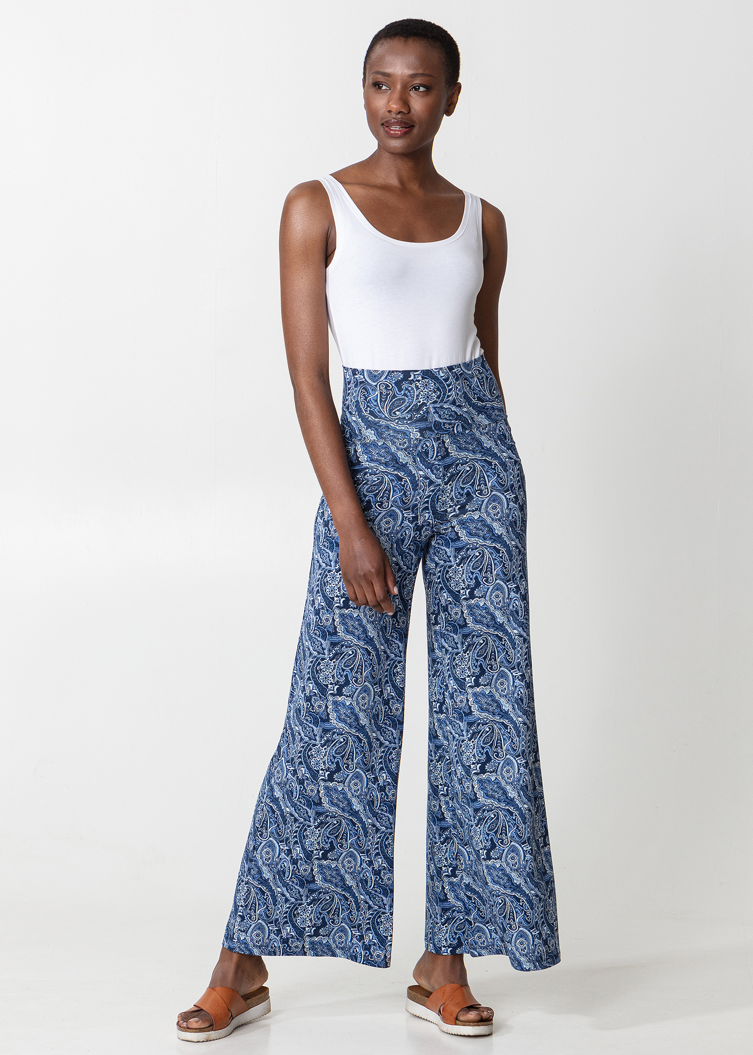 Patterned wide trousers thumbnail 2
