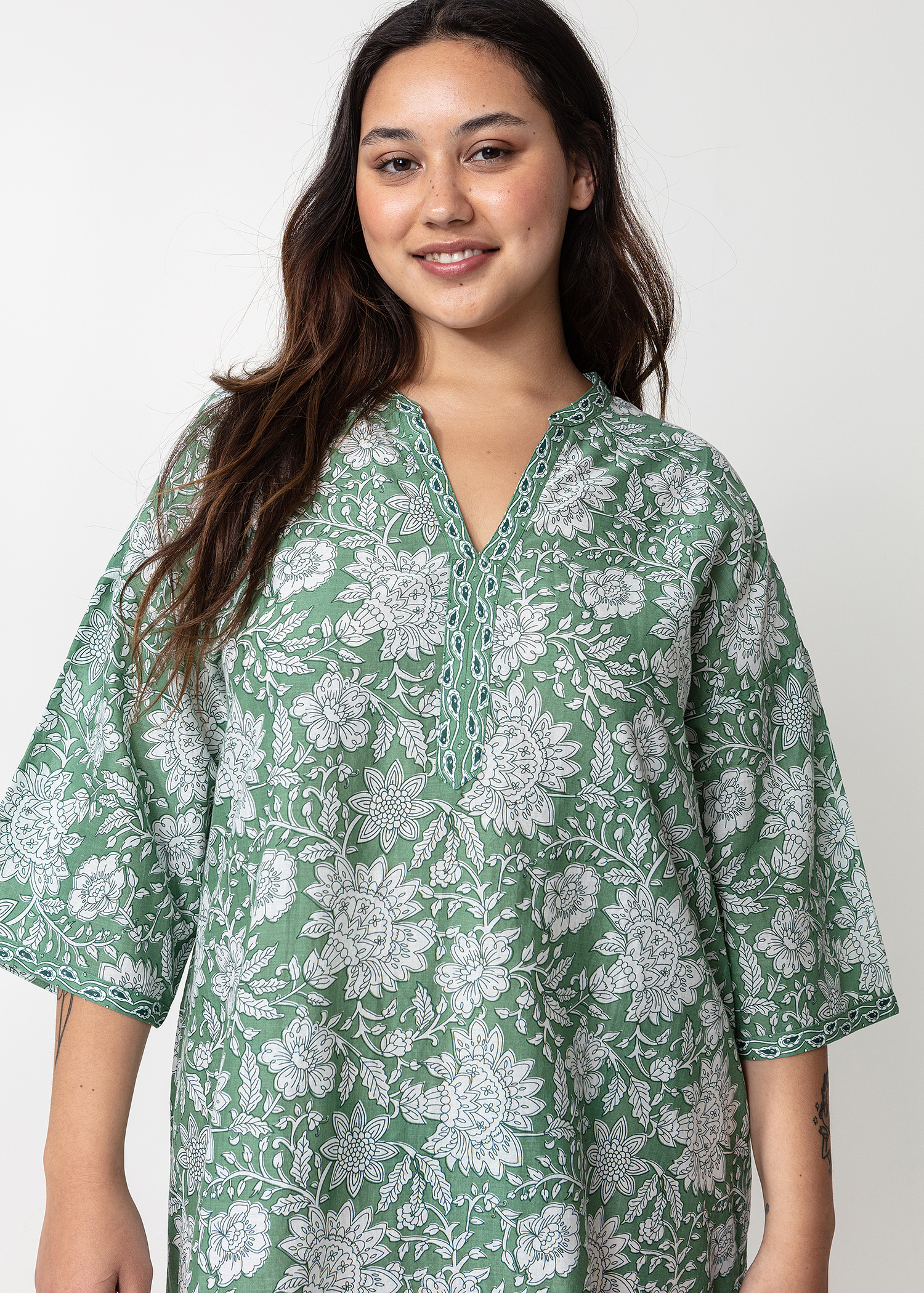 Floral tunic with 3/4 sleeves thumbnail 2
