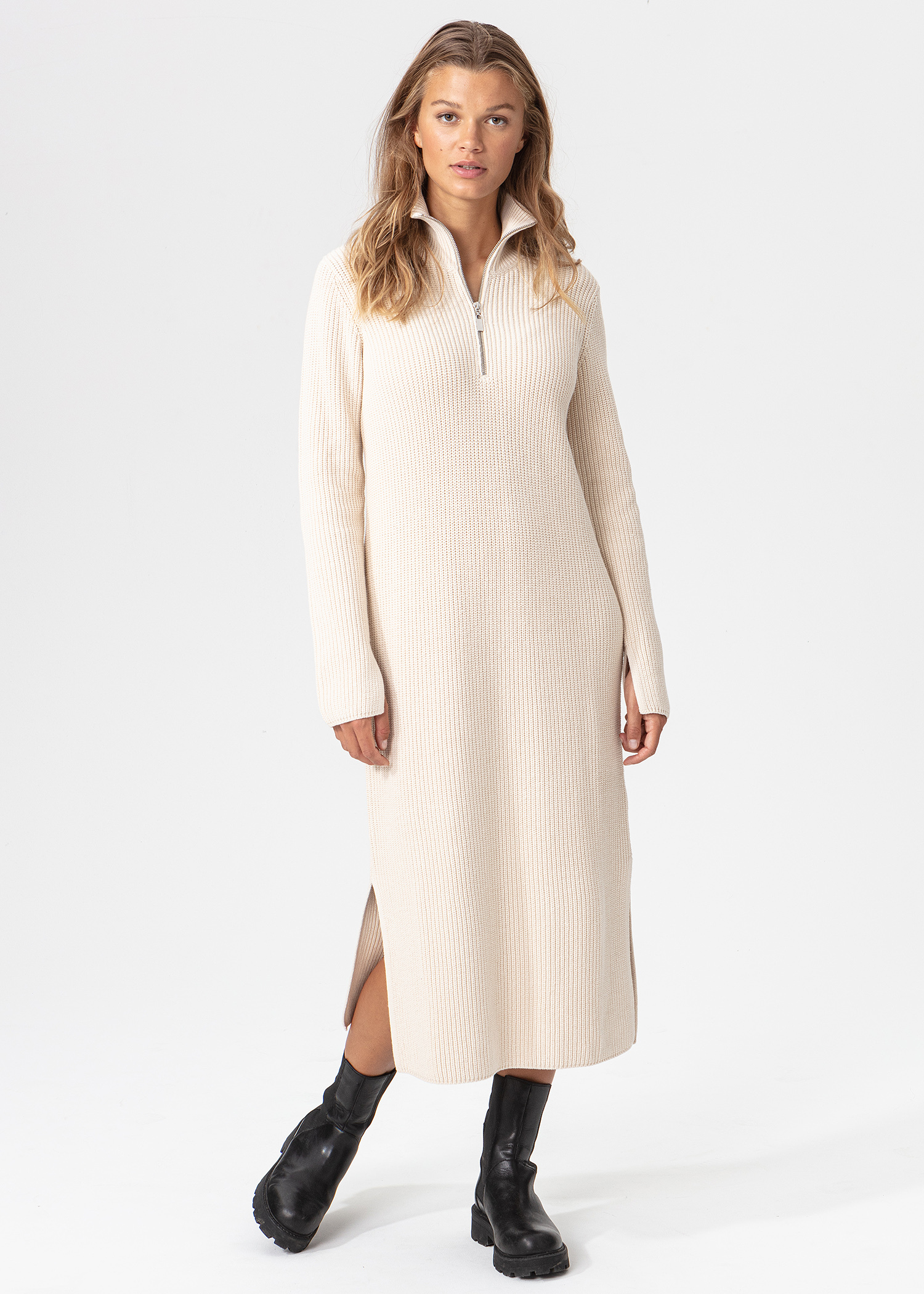 Long knitted dress with collar thumbnail 1