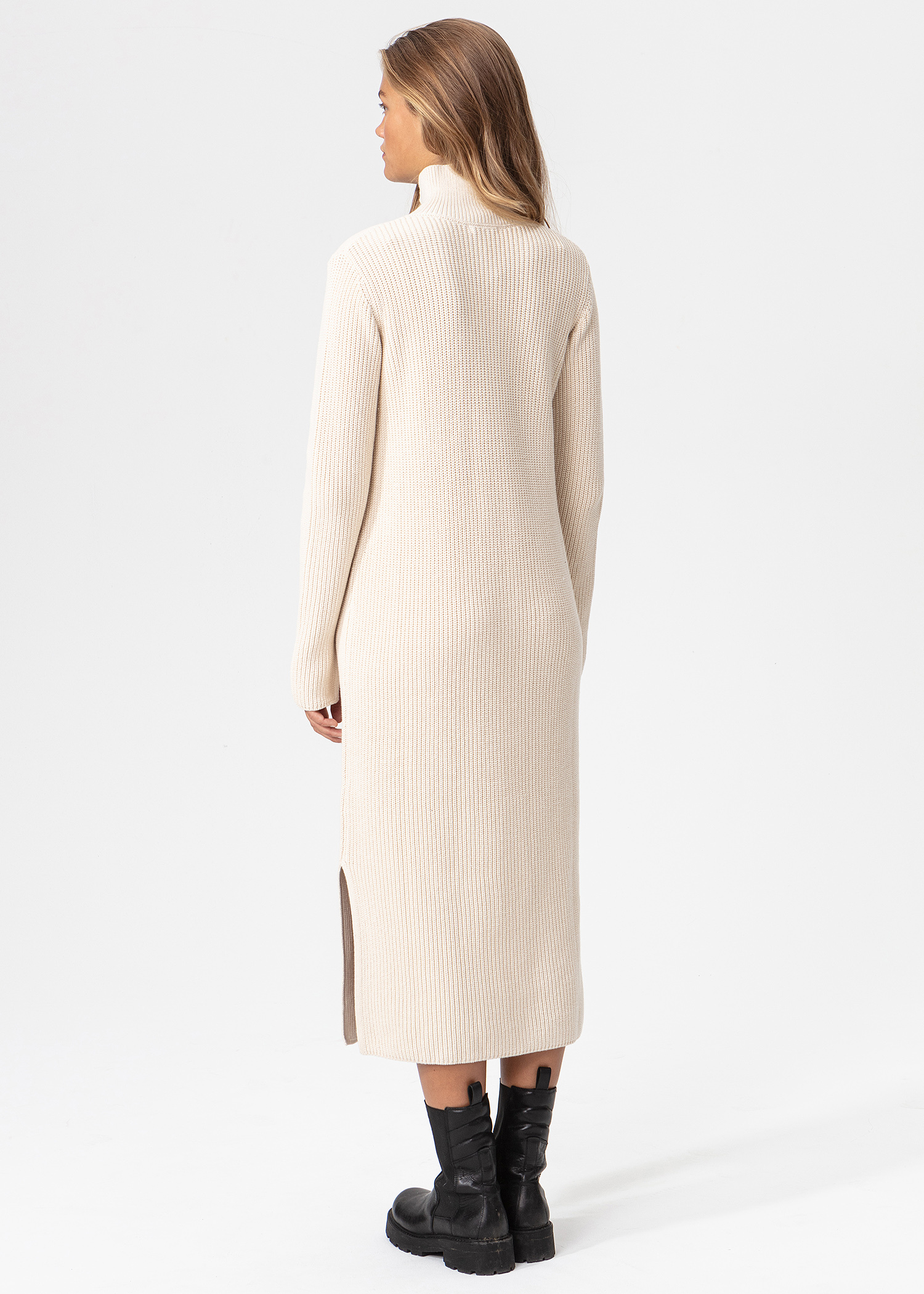 Long knitted dress with collar thumbnail 4