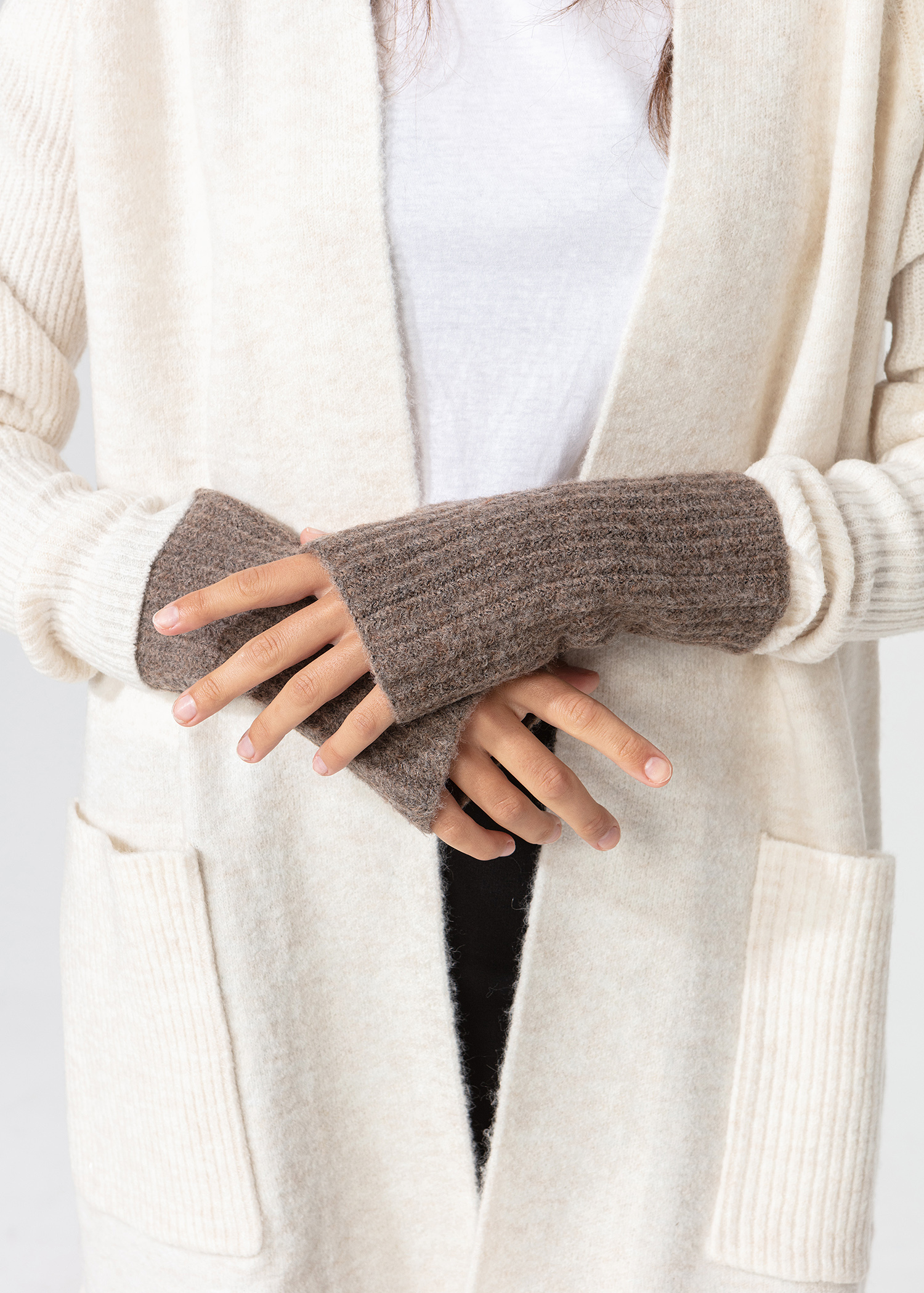 Cable knit wrist warmers Image 0