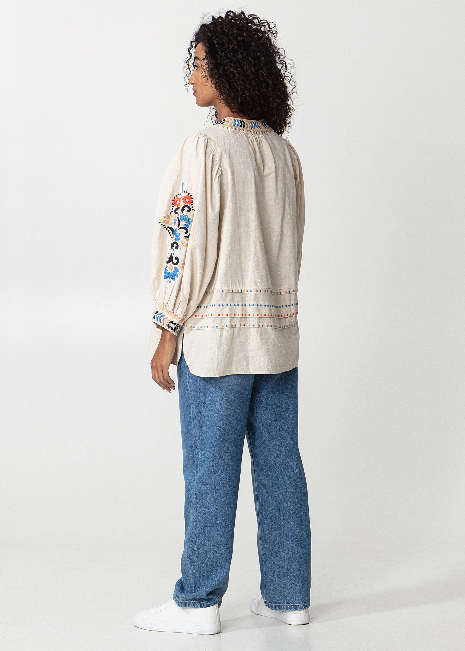 Embroidered, long sleeved blouse thumbnail 9