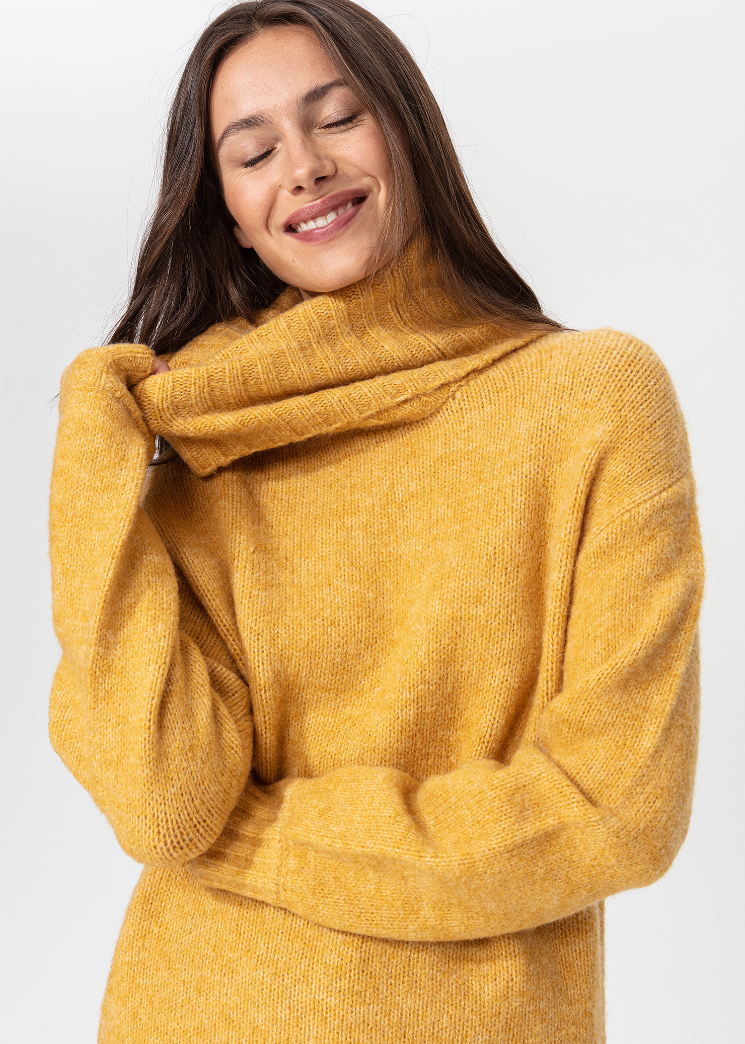 Heavy knitted roll-neck sweater Image 0