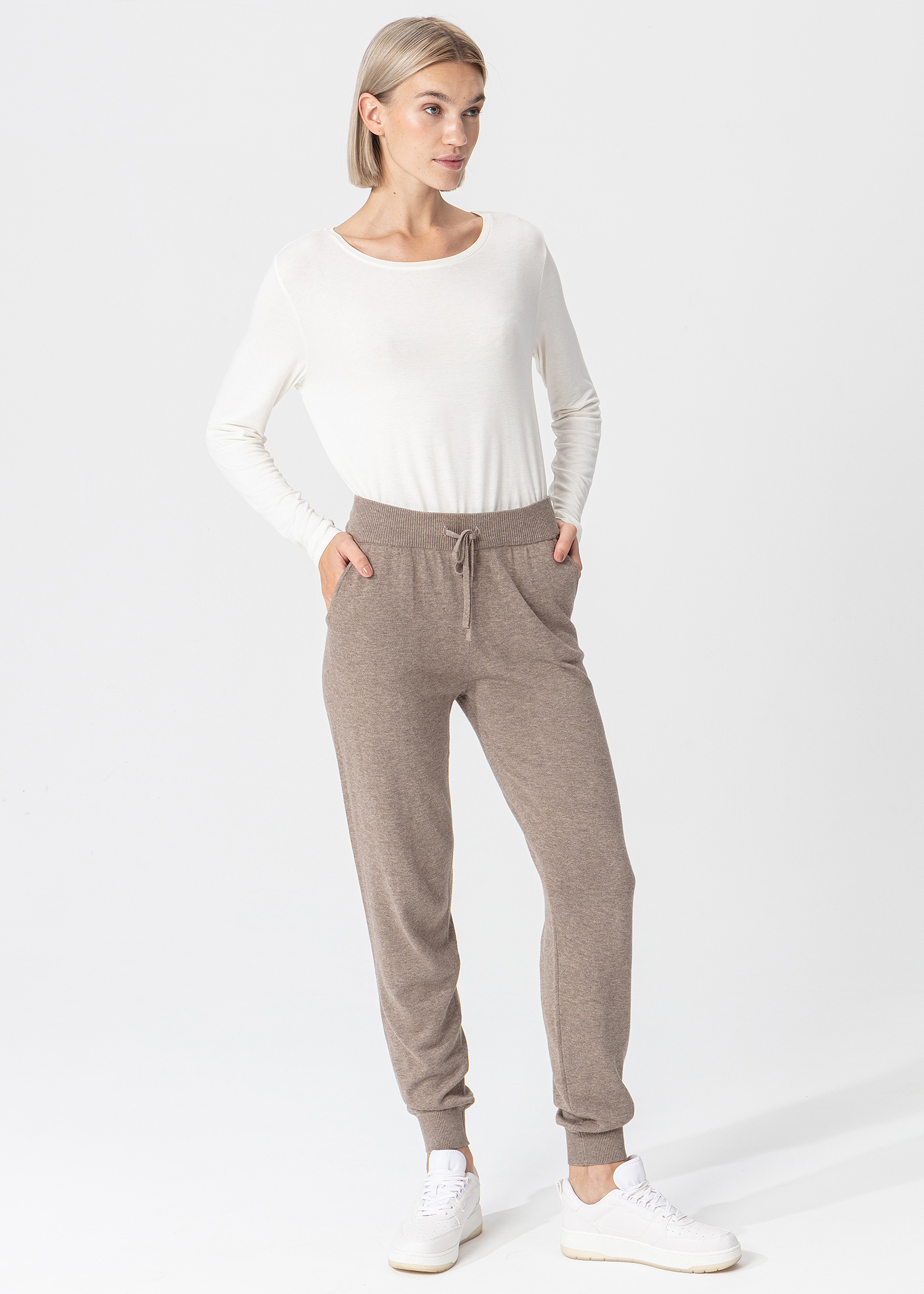 Beige knitted joggers Image 0