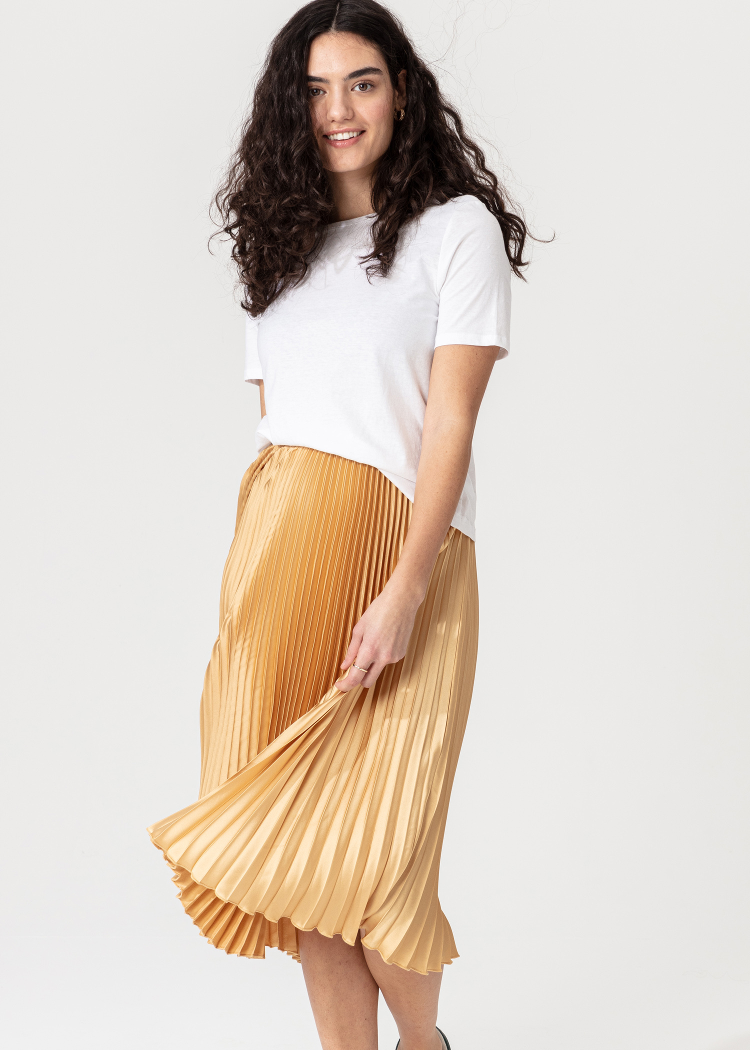 Gold coloured pleated skirt Image 0