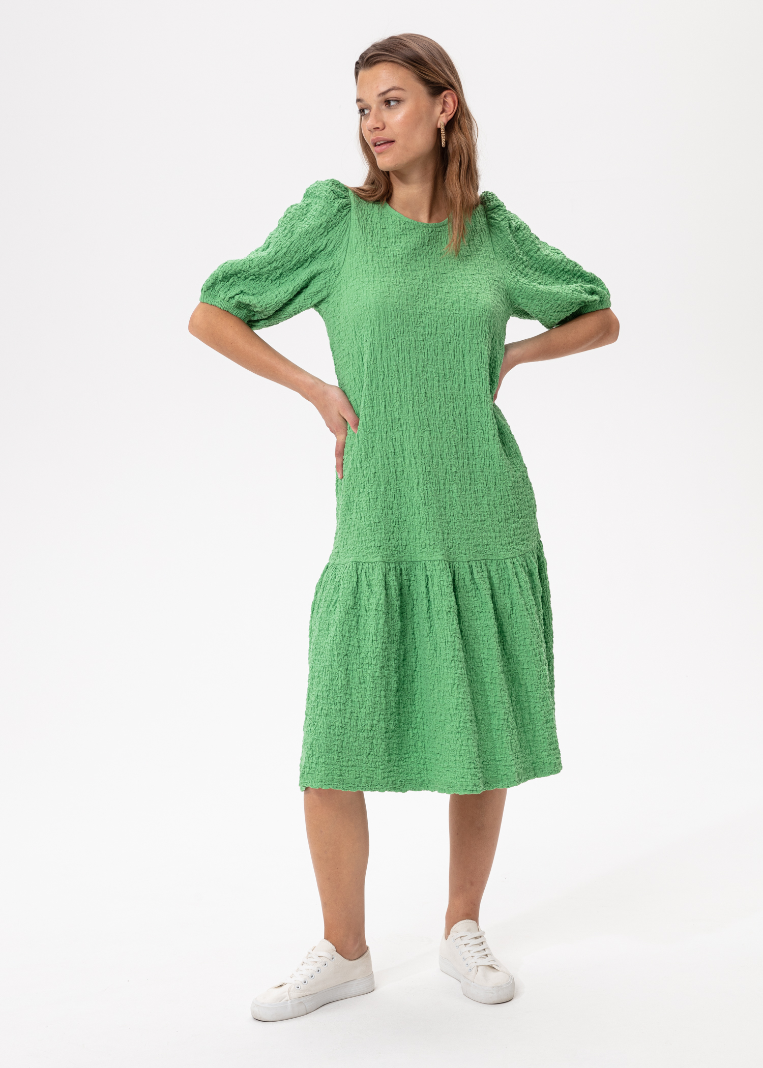 Short dress with puff sleeves Image 0