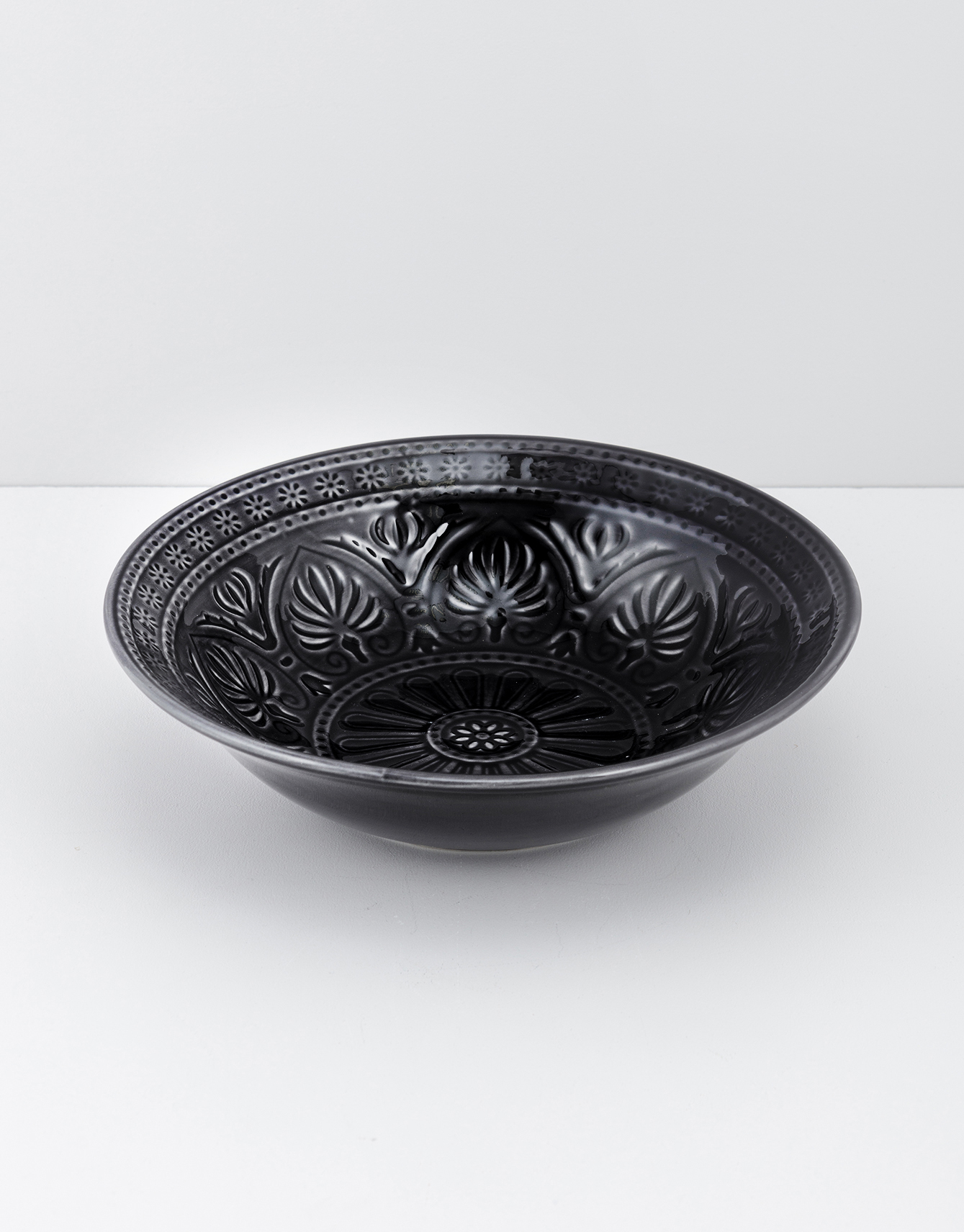 Large stoneware bowl thumbnail 0