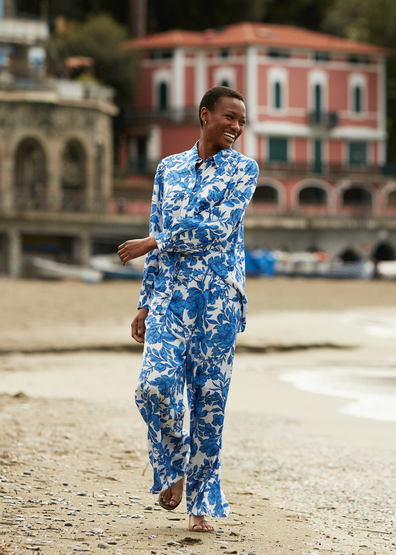 Wide floral trousers Image 0