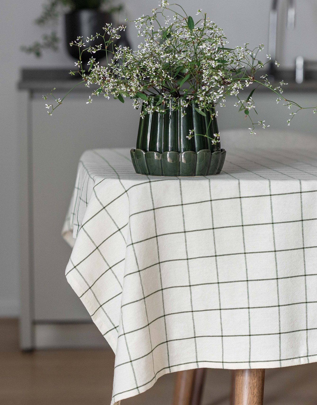 Linen blend tablecloth thumbnail 1